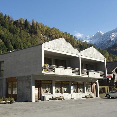 Auberge Des Charmettes ブール・サン・ピエール エクステリア 写真