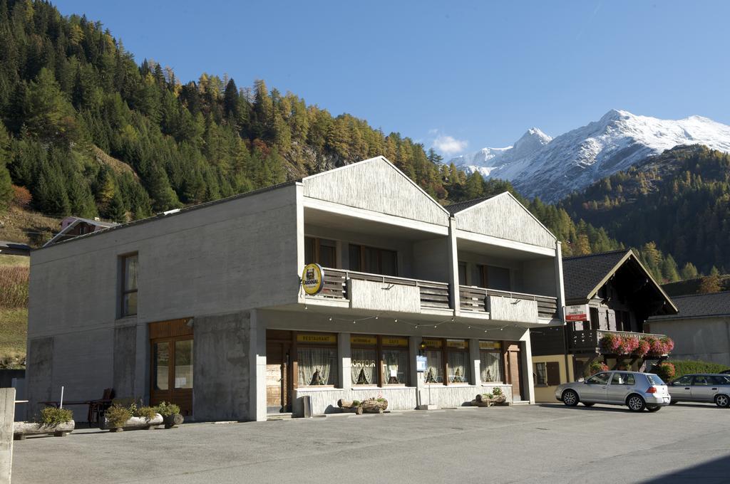 Auberge Des Charmettes ブール・サン・ピエール エクステリア 写真